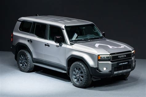 Aug 1, 2023 · The Hybrid Land Cruiser. Every 2024 Land Cruiser will use Toyota’s 2.4-liter Hybrid Max drivetrain, previously seen in the recent Crown sedan and Grand Highlander. The setup mates a turbocharged ... 